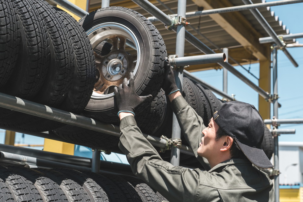カー用品店01-イメージ画像